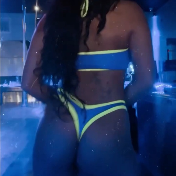 Blue and yellow two piece bikini - Picture 4 of 5